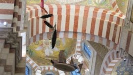 ¿Por qué cuelgan estos barcos del techo de una basílica?